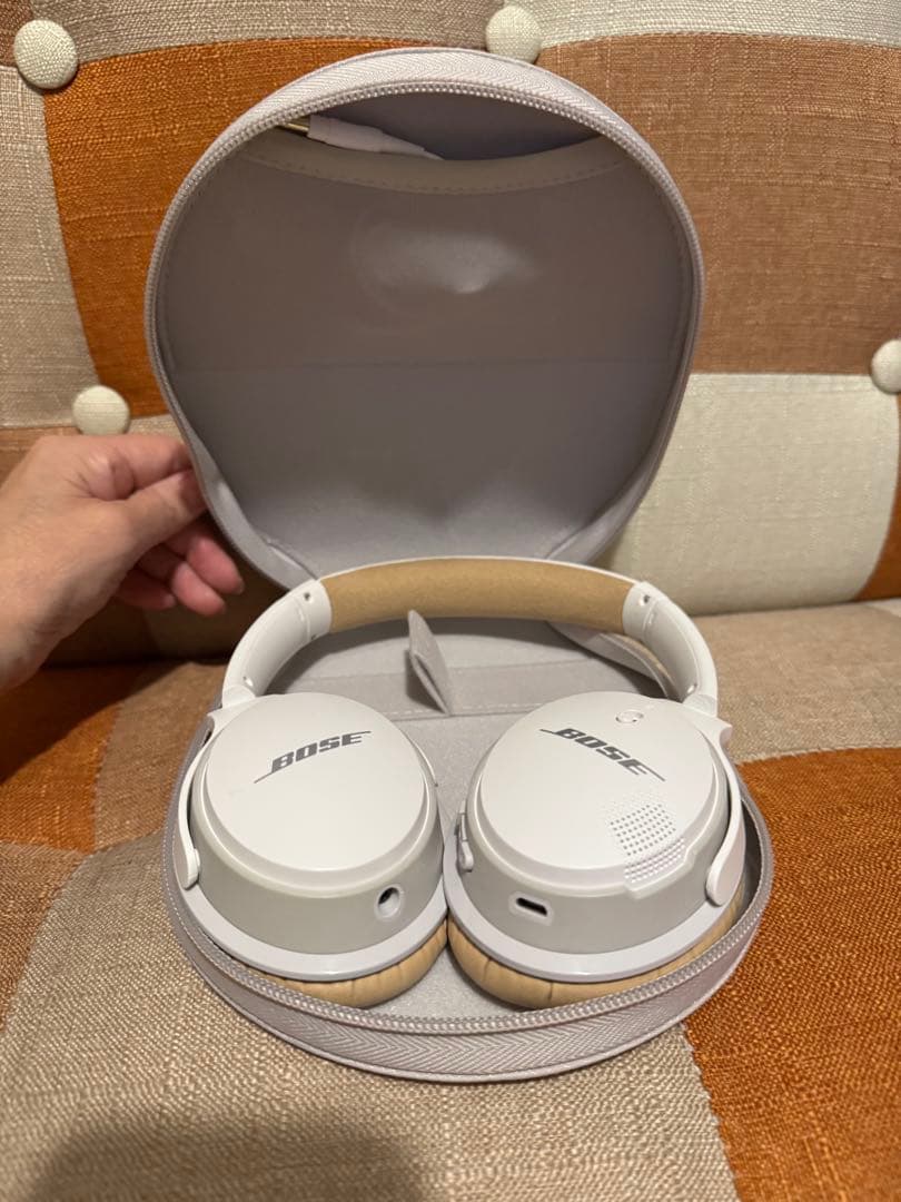 Bose ワイヤレスヘッドホン ホワイト ノイズキャンセリング　パッド交換済