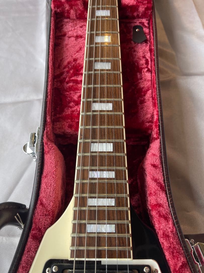 Vシェイプ　エレキギター ホワイト/ブラック