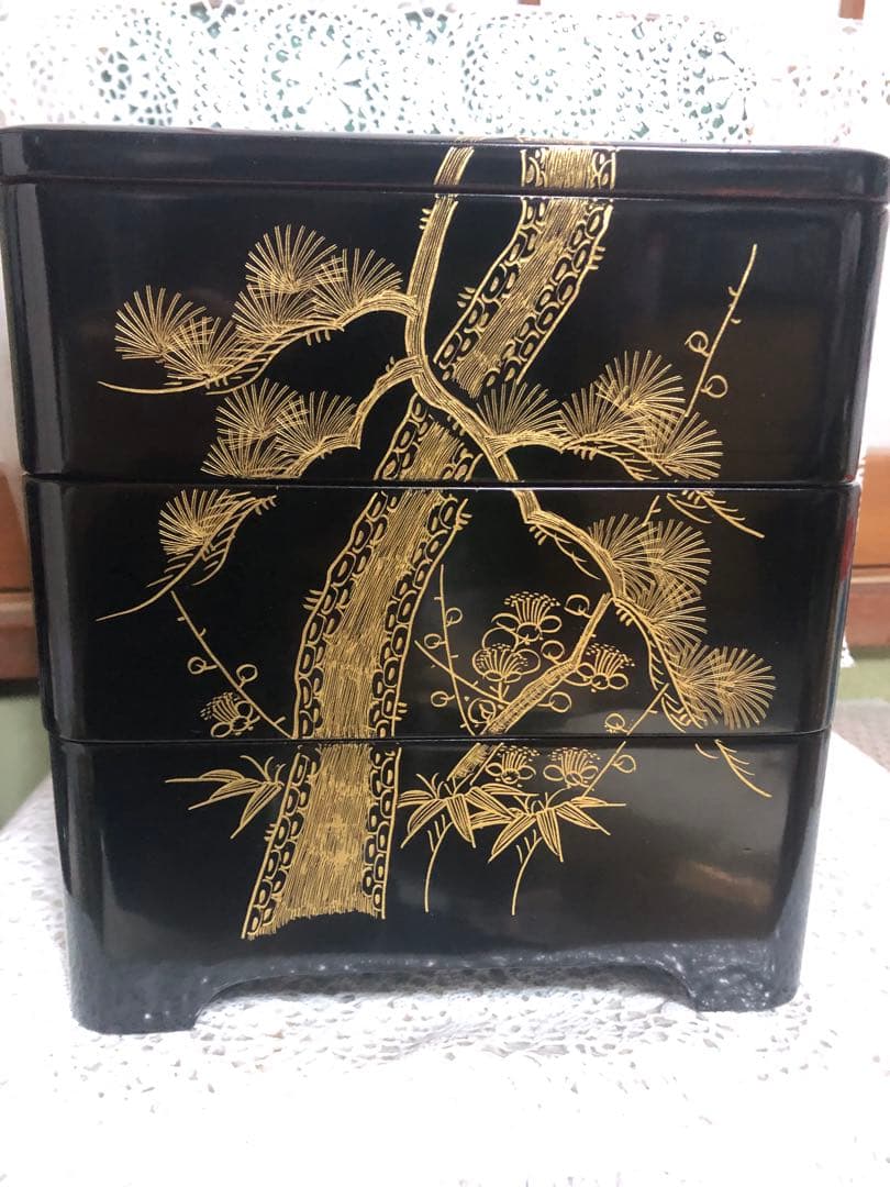 重箱 黒地 金色 松の木