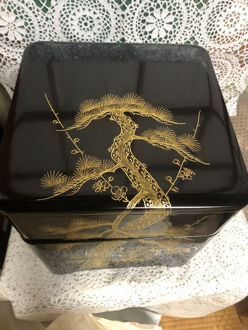 重箱 黒地 金色 松の木