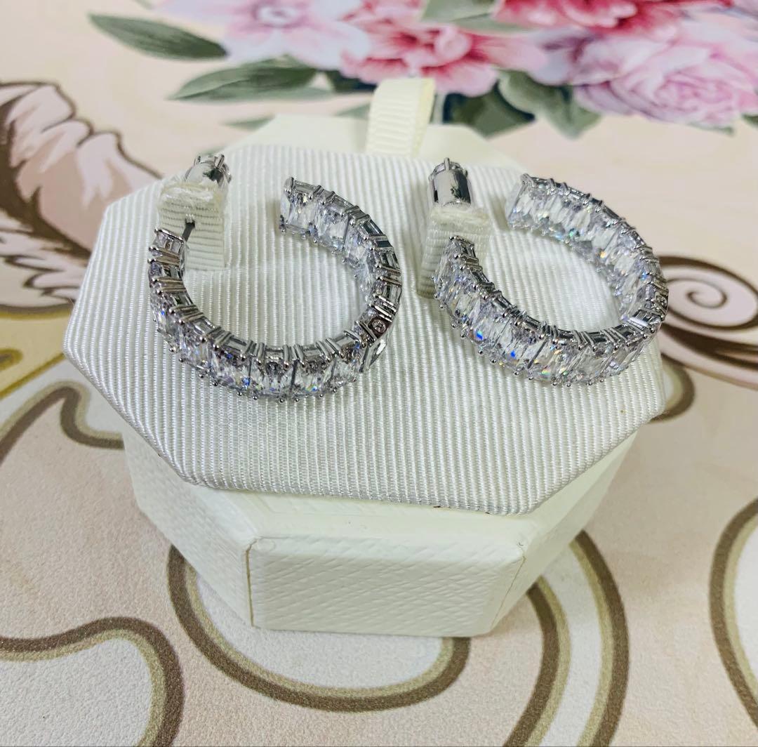 ペコ　スワロフスキー Swarovski Matrix フープピアス