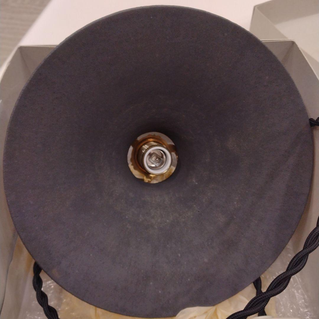 シンプルな黒い陶器製シーリングライト