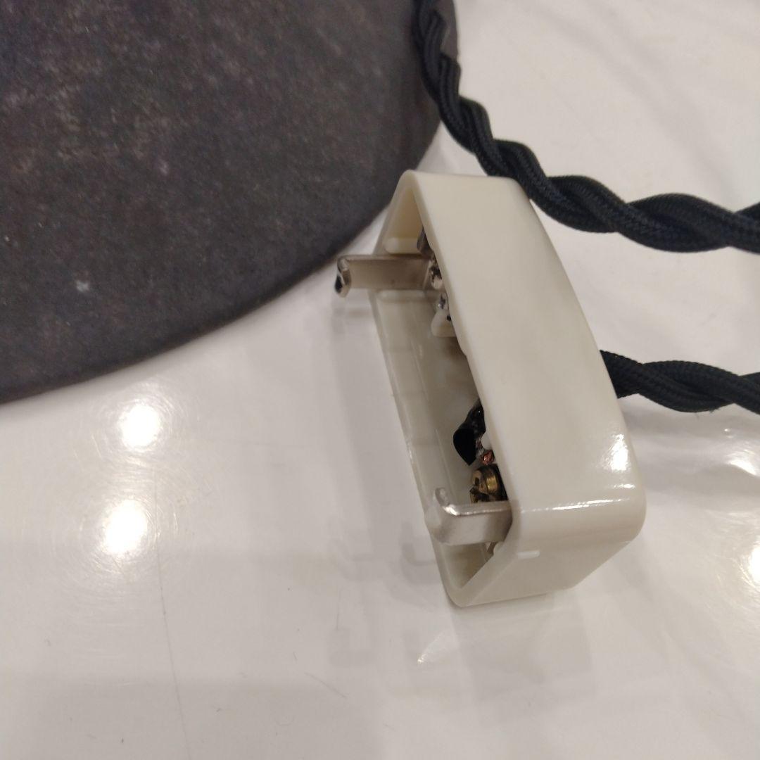 シンプルな黒い陶器製シーリングライト