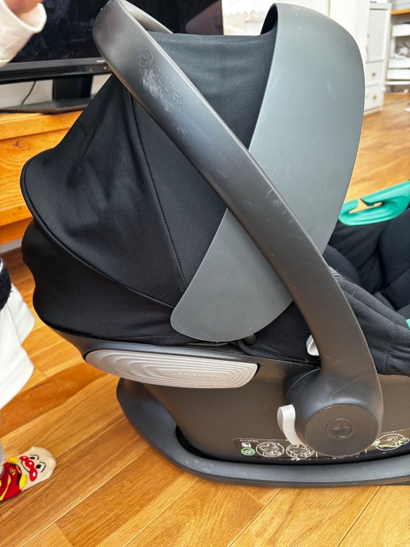 【値下げ】サイベックスベビーシート3点セット( ISOFIXベース・アダプター)