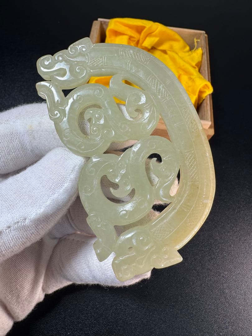 春秋時代　和田玉龍図柄 玉璧　骨董 玉彫 時代物 お守り 極細工 老玉和田玉