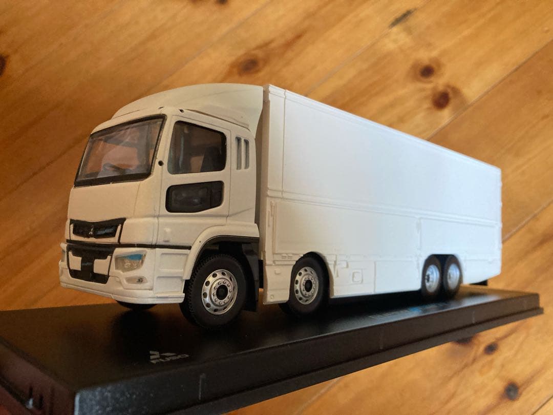 三菱スーパーグレイト1/43ミニカー