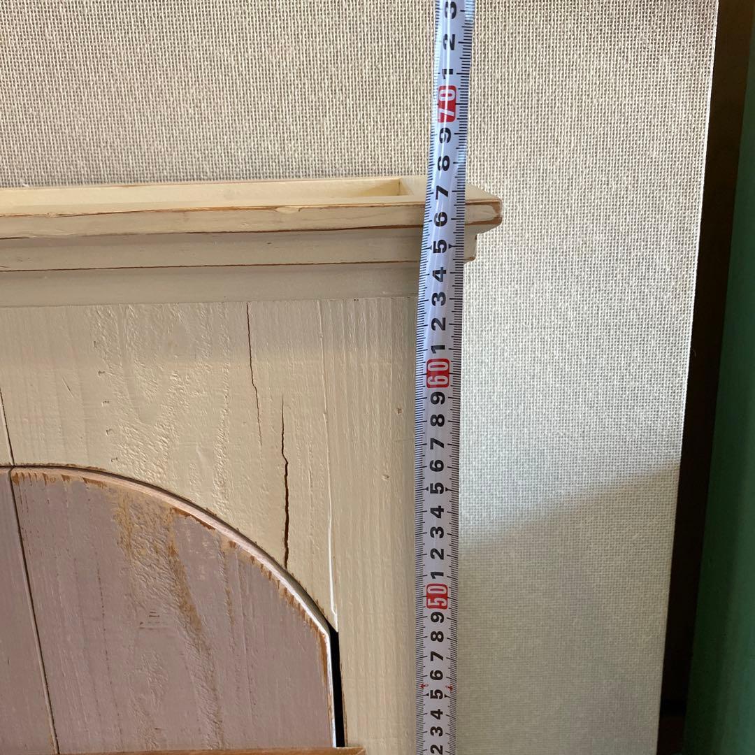 ④ アンティーク棚　子供部屋