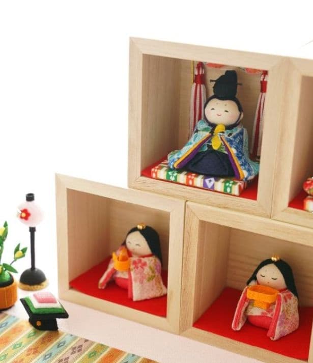 送料無料 ￥24200➡️￥19840 好みに重ねて楽しむ 桐箱入り雛飾りセット