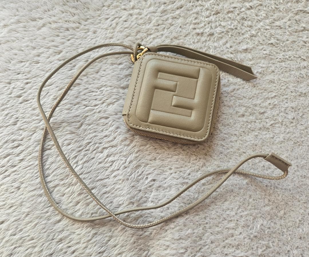 FENDI フェンディ FFキューブ ケース ストラップ付