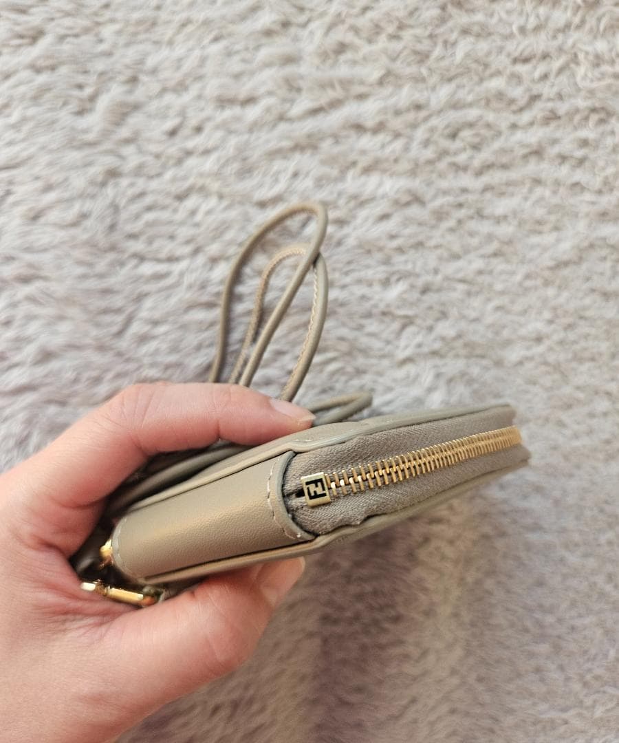 FENDI フェンディ FFキューブ ケース ストラップ付