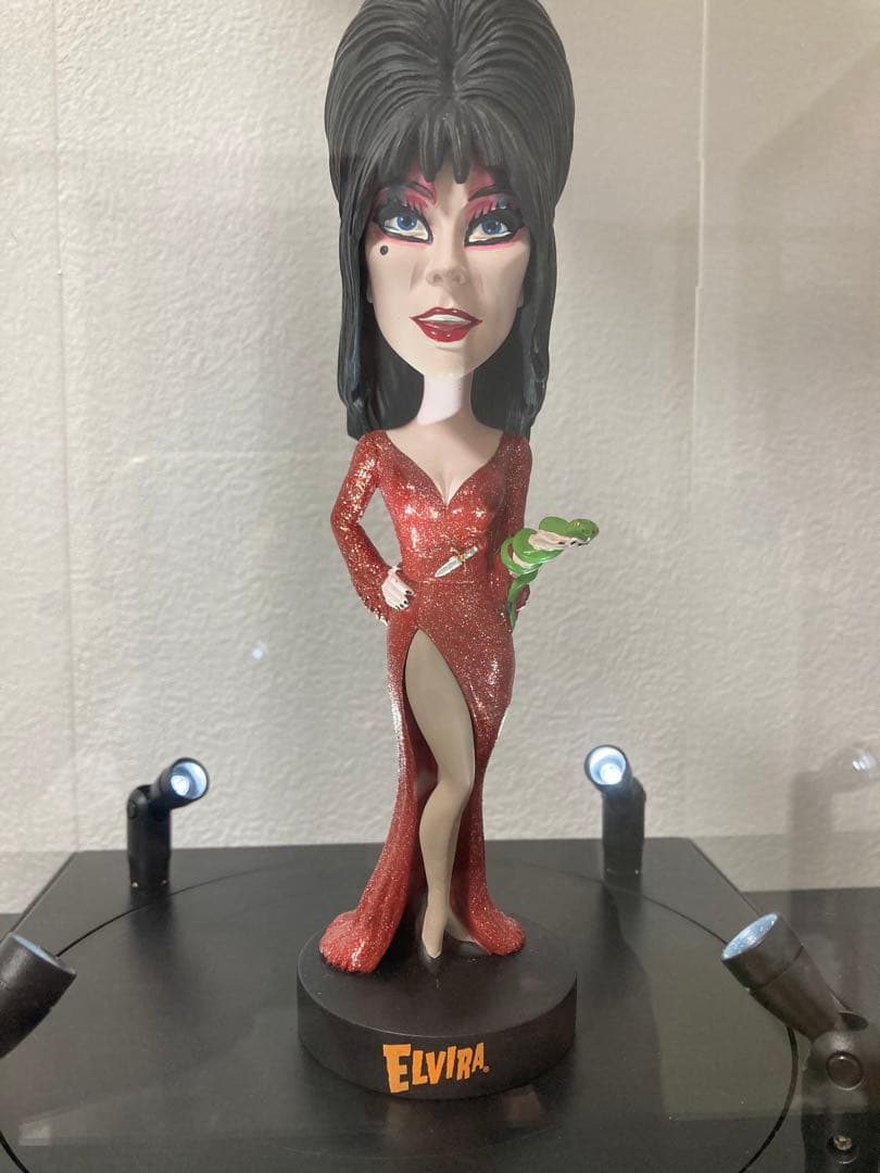 エルヴァイラ 赤