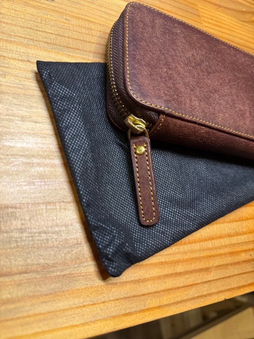 バハギア ペンケース ラウンドジップ型 プエブロ タバコ ブッテロー