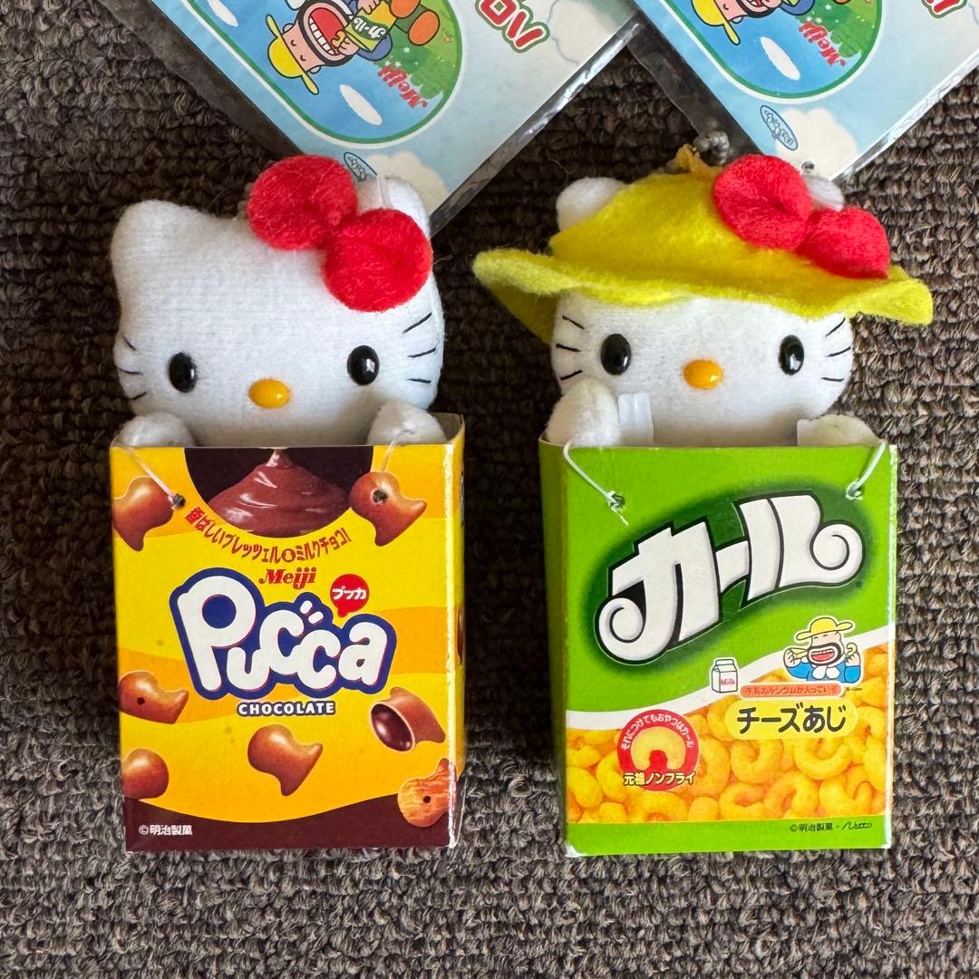 ハローキティと明治製菓のコラボケース付きマスコット2種セット　超レア！