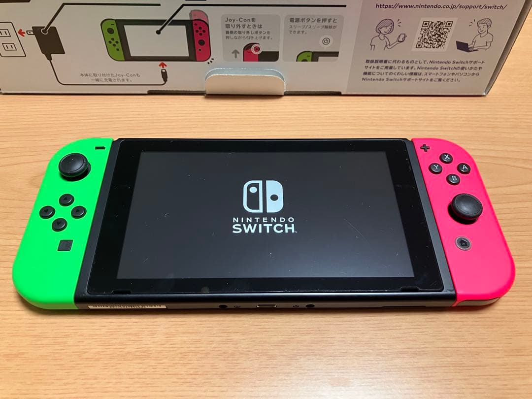 Switch本体　スプラトゥーン2コラボ　公式キャリングケース•メモリーカード付
