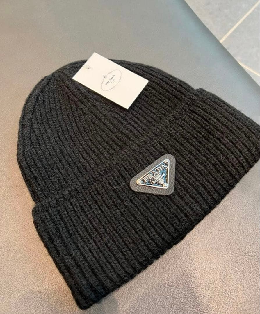 新品未使用　タグ付き　PRADA ニット帽