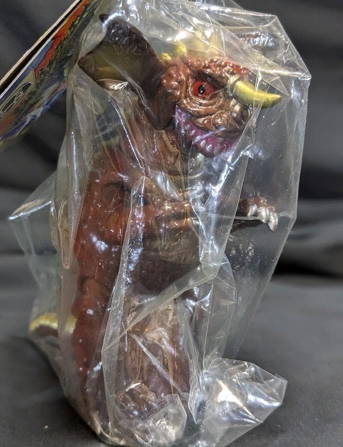 バラゴン＋山小屋（マーミット）ビニパラベビー未開封ソフビフィギュア