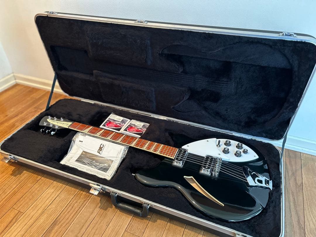 Rickenbacker 360 Jetglo ハードケース付