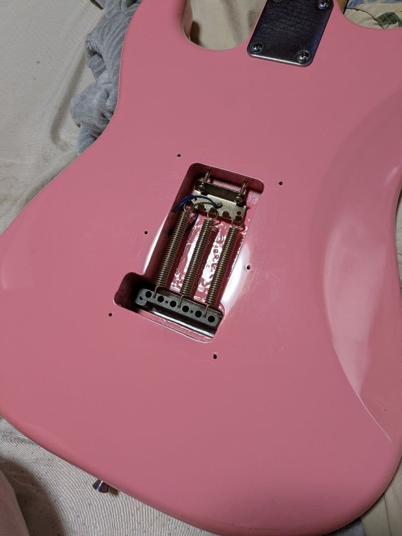 ピンクエレキギター