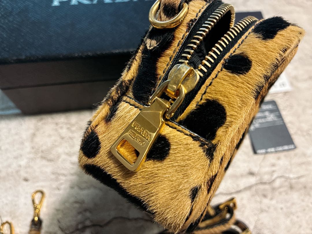 PRADA ヒョウ柄ショルダーバッグ