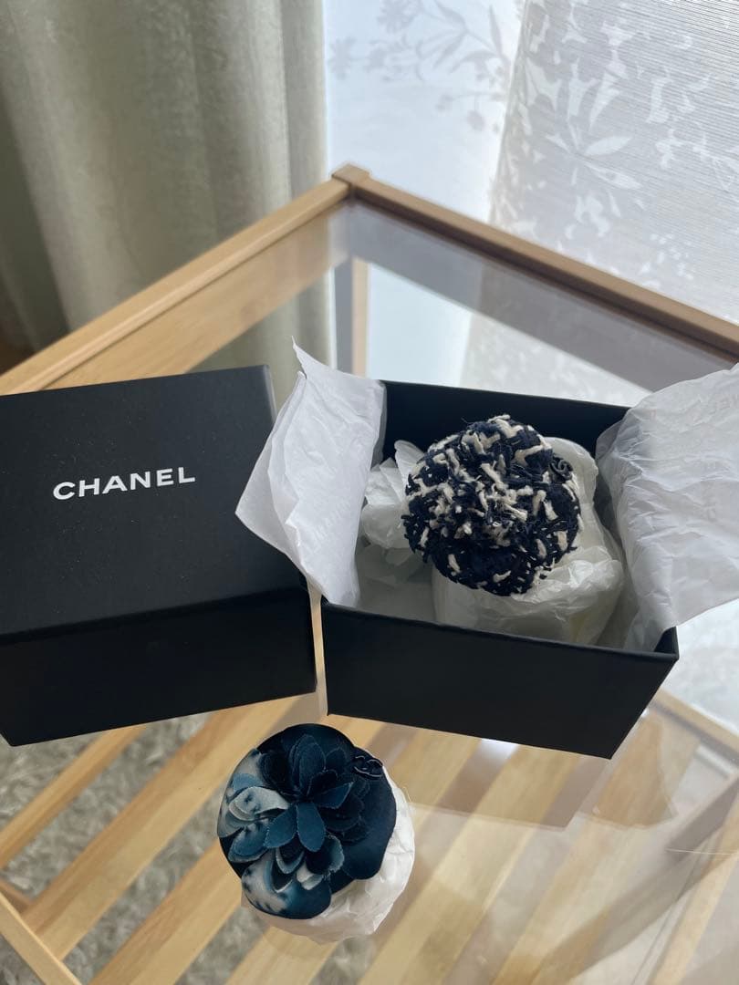 CHANEL　カメリア　ブローチ　ロゴあり