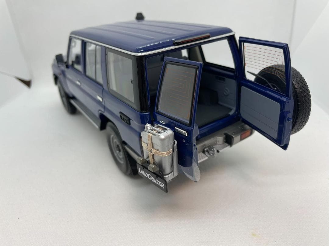 702-024 Almost Real 1/18 トヨタ ランド クルーザー