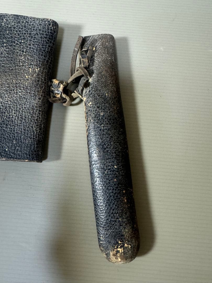 2126 骨董　煙管 キセル 煙草入れ　喫煙具 金属製 時代物