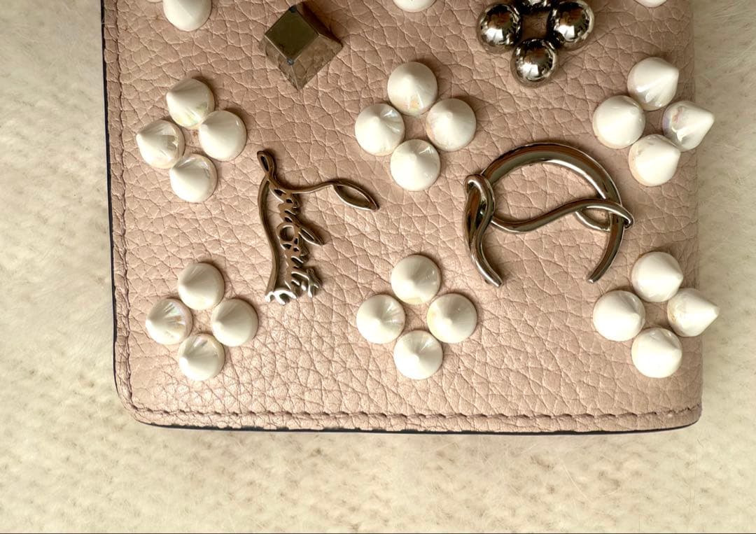 【正規品】クリスチャン・ルブタン★二つ折り財布★ピンク★美品★箱とリボン付き