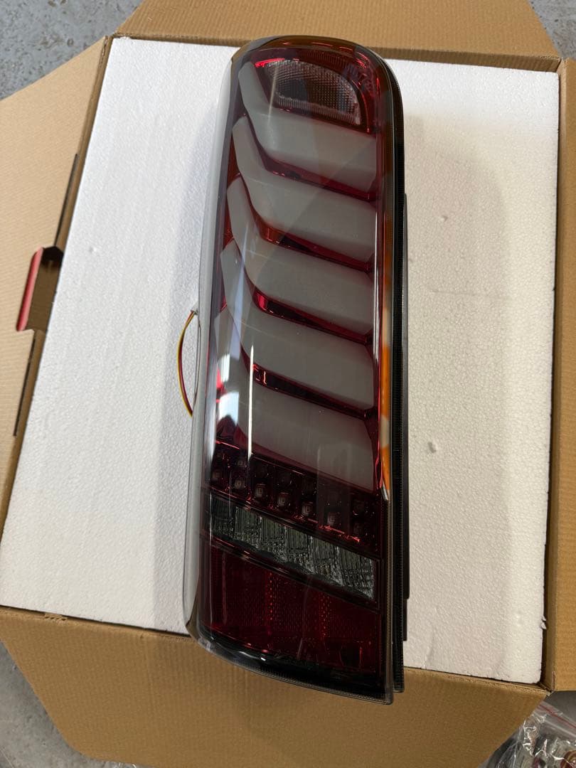 NV350 キャラバン Valenti ヴァレンティ テールランプ