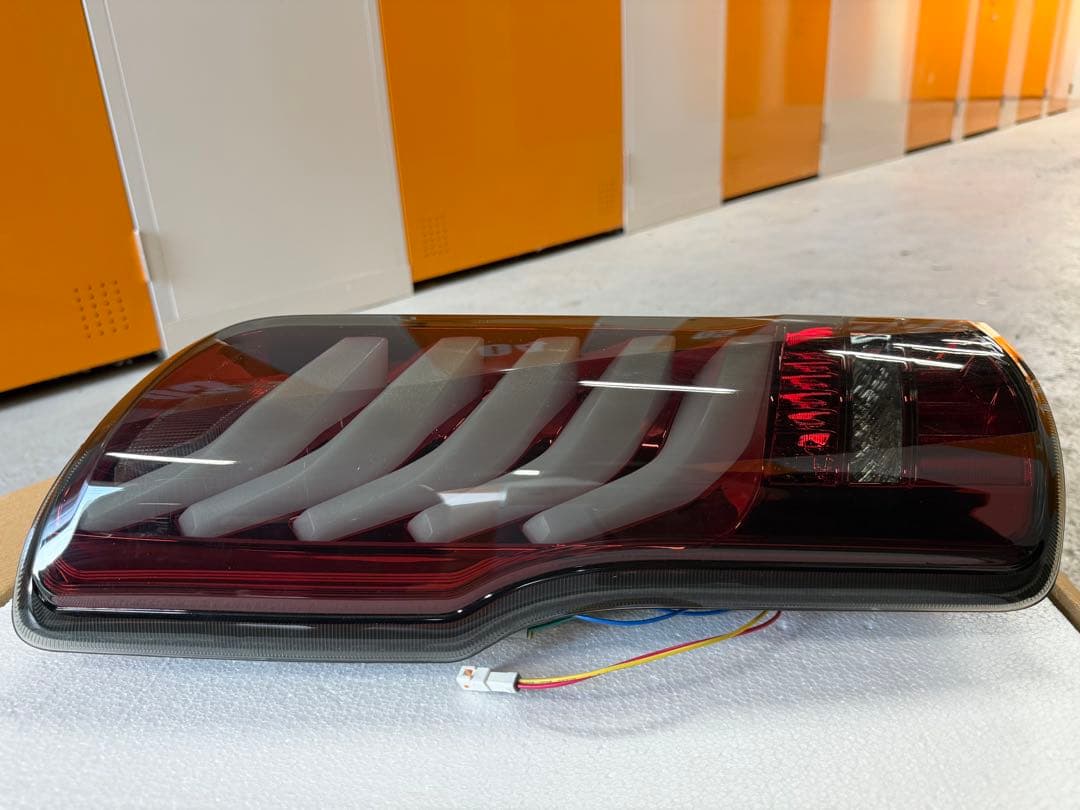 NV350 キャラバン Valenti ヴァレンティ テールランプ