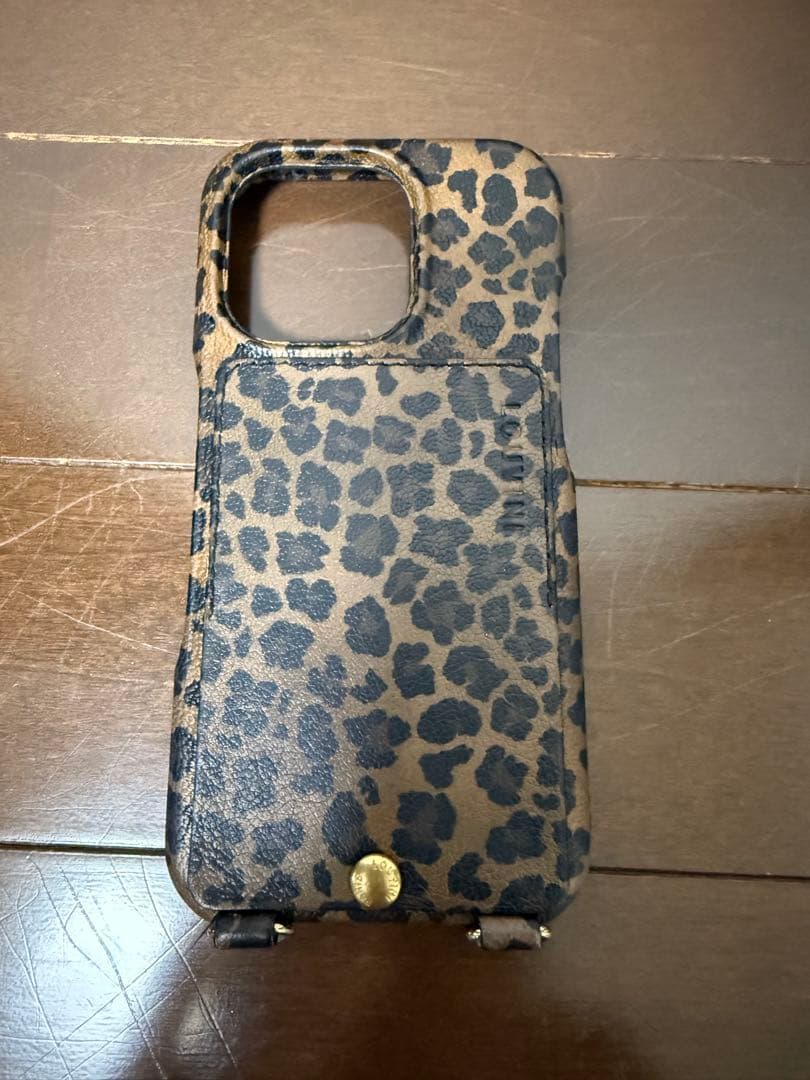 LOUVINI iPhone16pro用ケース