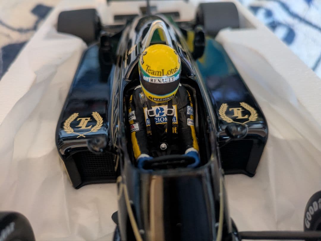 Ayrton Senna F1ロータスルノー1/18 ブラック