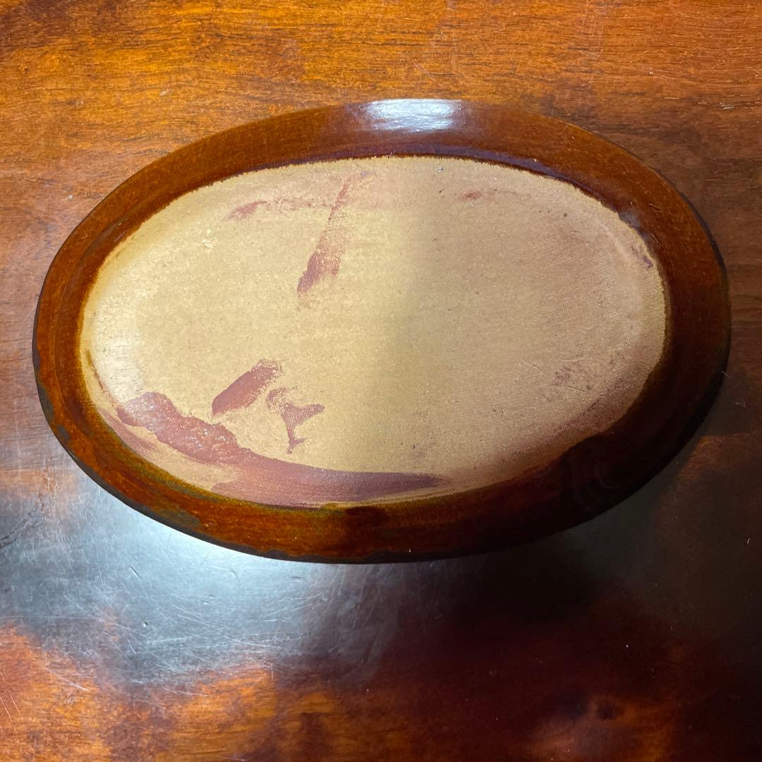 湯町窯陶器の楕円形皿 黒と黄の渦巻き模様