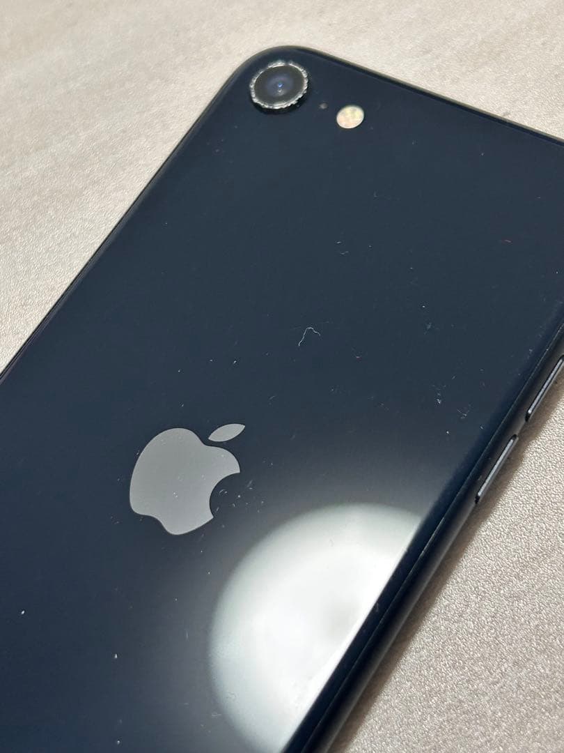 iPhonese 第3世代ブラック64GB　値引き中