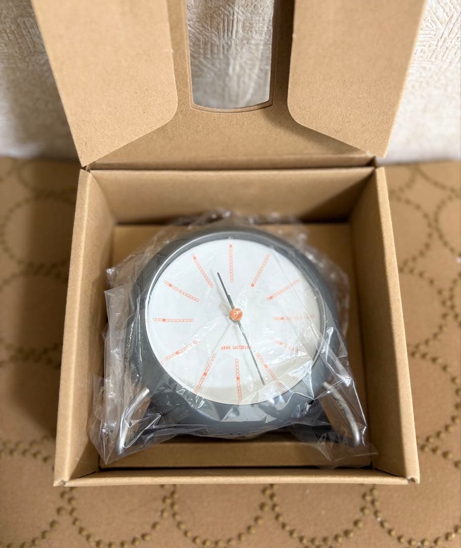 アルネ ヤコブセン テーブルクロックBANKERS バンカーズ グレーデンマーク