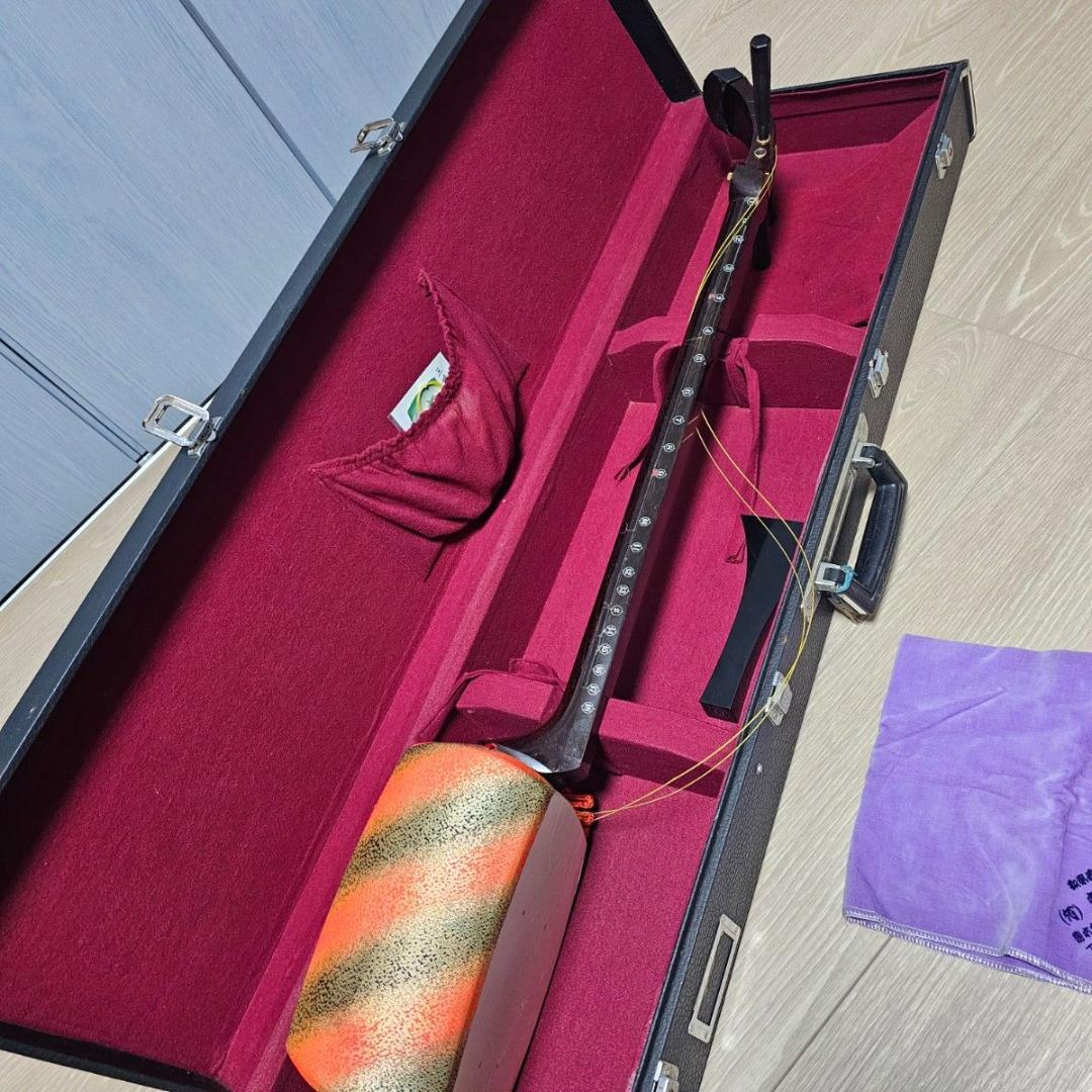 三味線 中棹 犬皮 紫檀 丸打胴 東サワリ 金細 ハードケース付