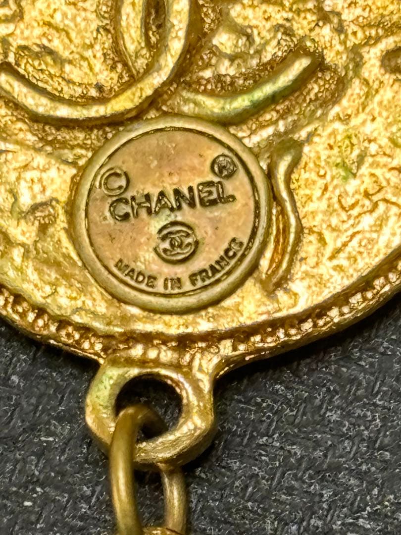 稀少　CHANEL　ブローチ　2連メダル　勲章風　ゴールド