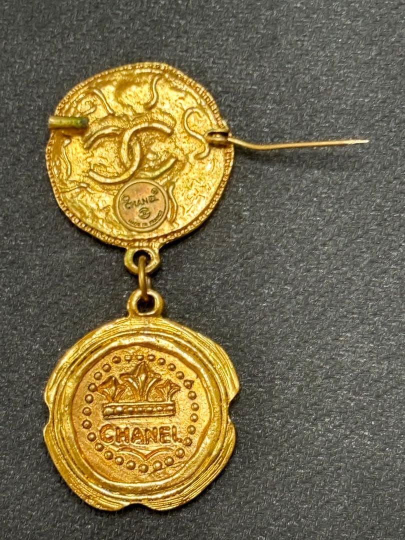 稀少　CHANEL　ブローチ　2連メダル　勲章風　ゴールド