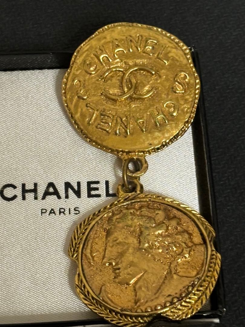 稀少　CHANEL　ブローチ　2連メダル　勲章風　ゴールド