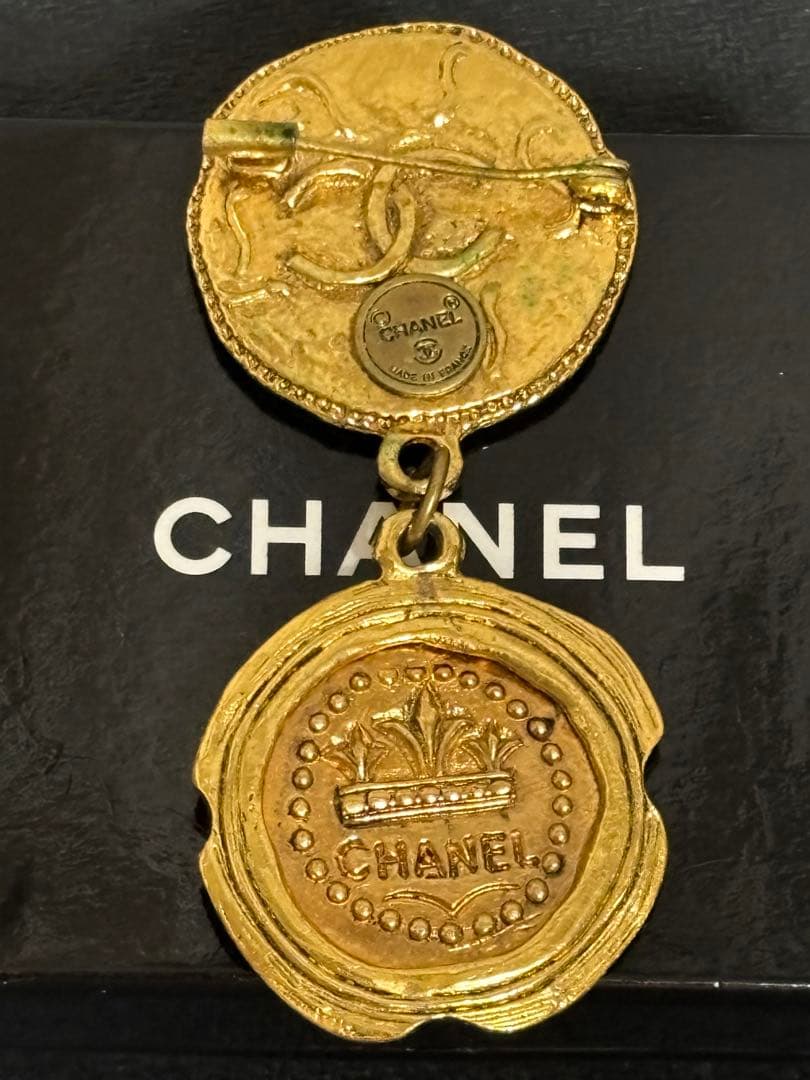 稀少　CHANEL　ブローチ　2連メダル　勲章風　ゴールド