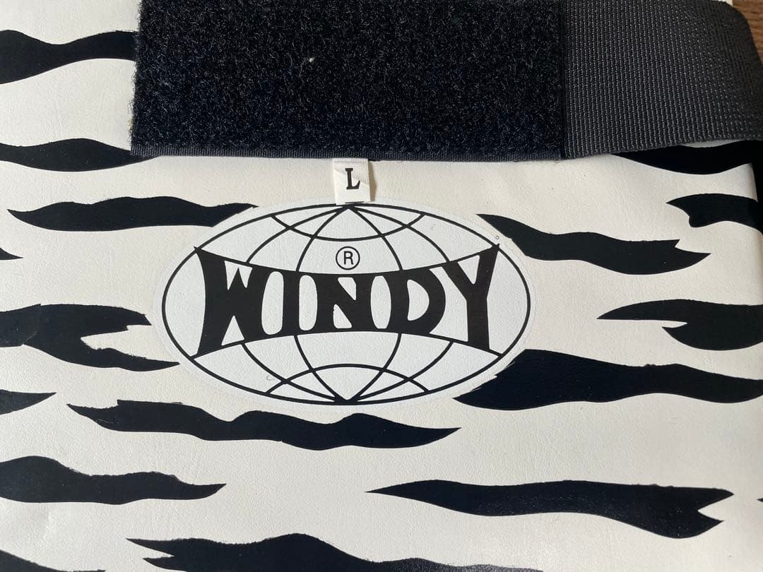 WINDY(ウィンディ) ゼブラ柄　パンチンググローブ　レガース