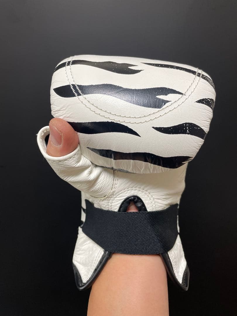 WINDY(ウィンディ) ゼブラ柄　パンチンググローブ　レガース