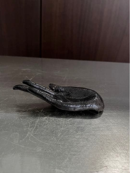 菊池克　香立て　「掌」　鉄釉　仏手　ジュエリー置き