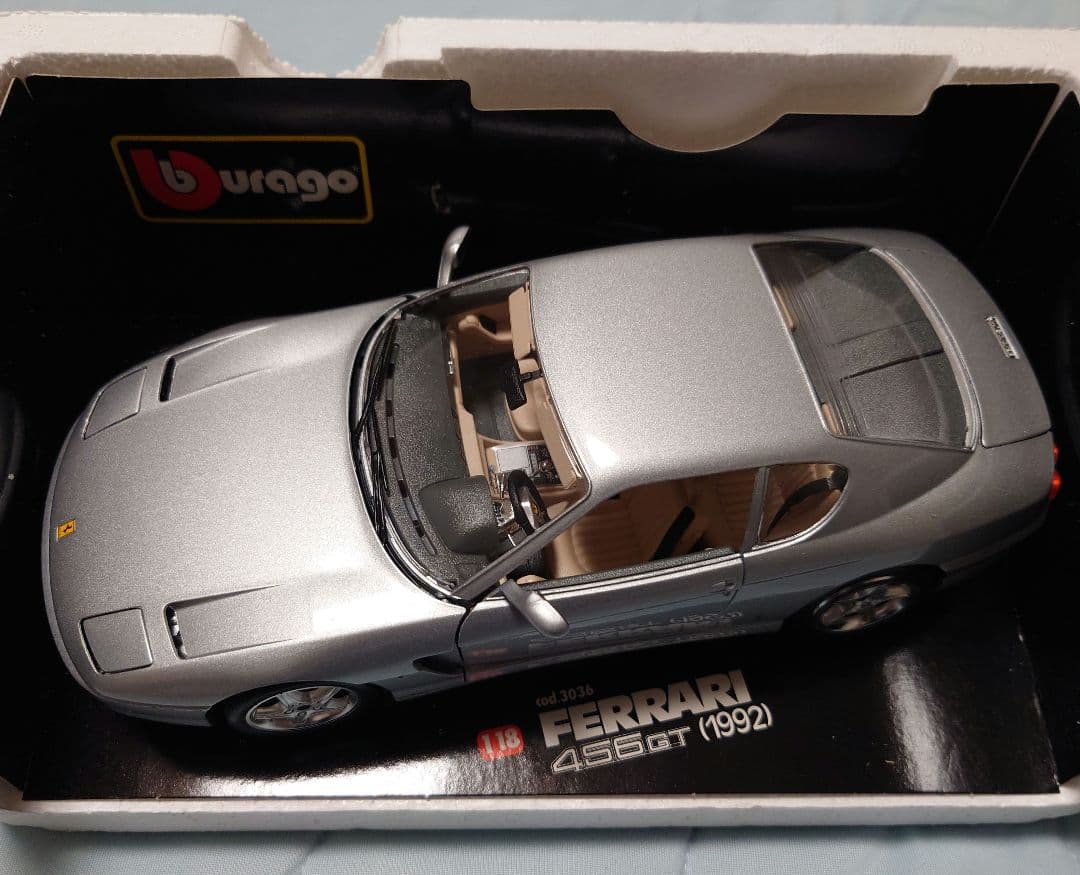 ミニカーBurago Ferrari 456GT (1992) 1/18スケール