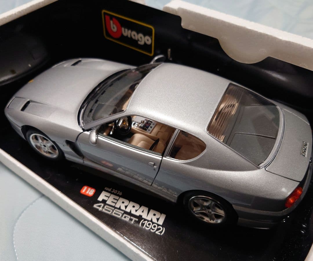ミニカーBurago Ferrari 456GT (1992) 1/18スケール