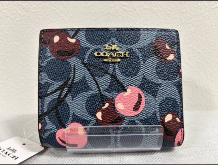 新品未使用コーチ二つ折り財布チェリー柄グレイレディース送料無料即日発送