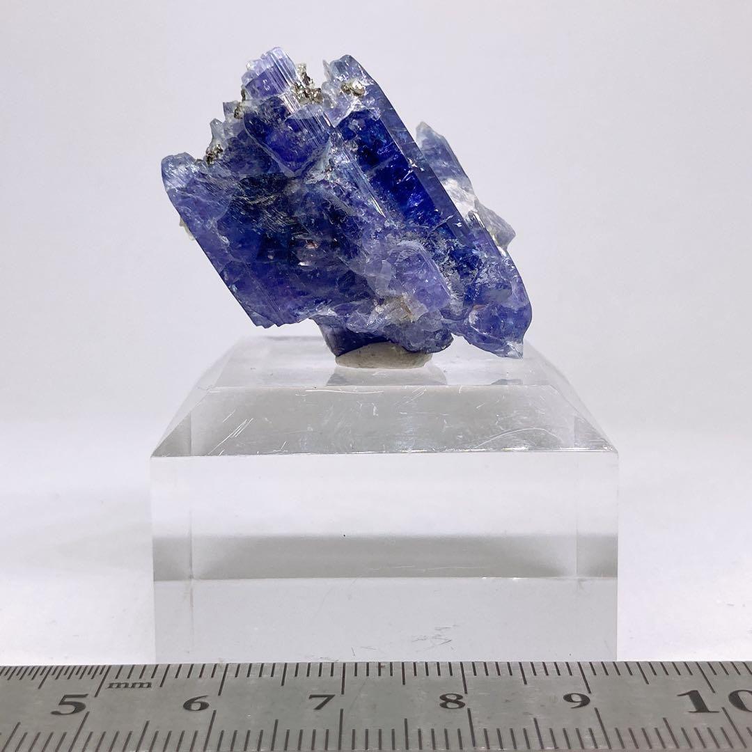 タンザナイト　原石　鉱物標本　天然石　102