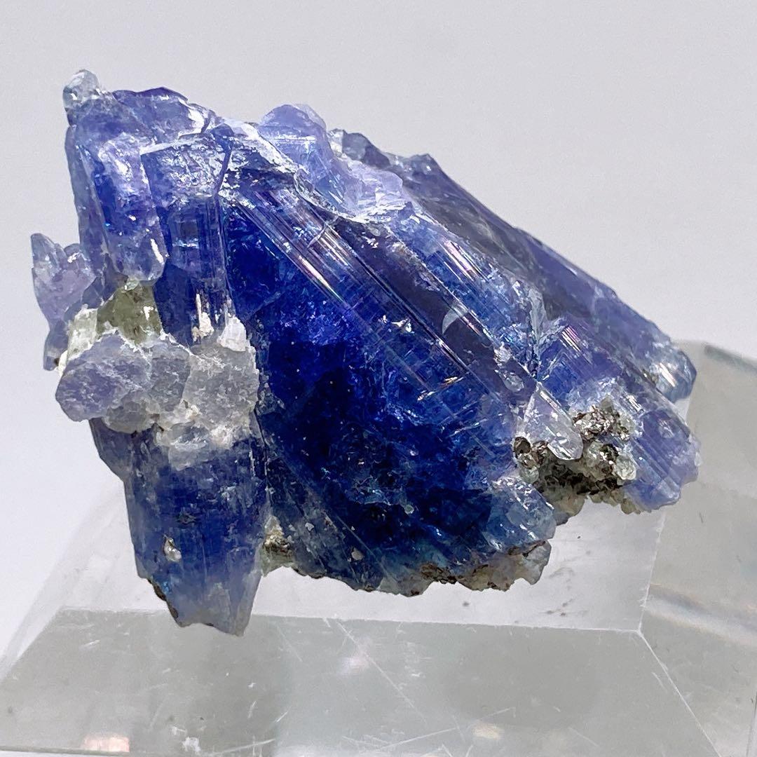 タンザナイト　原石　鉱物標本　天然石　102