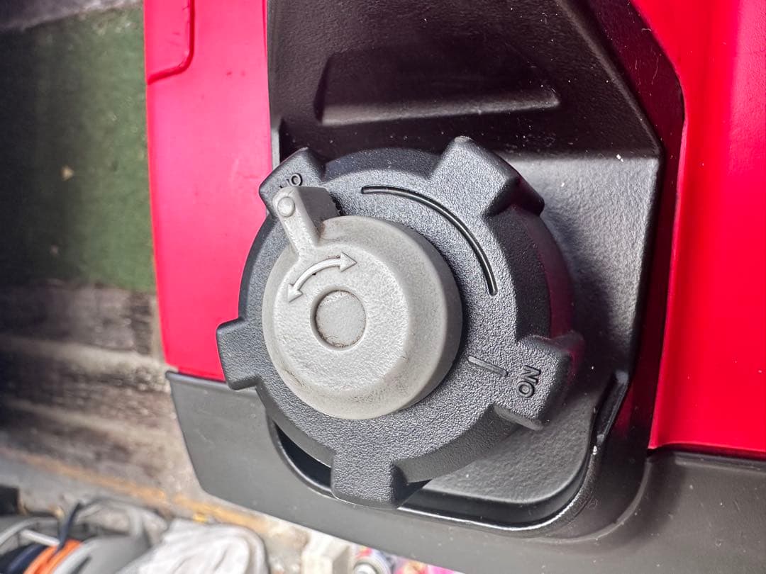 HONDA インバーター発電機 EU18i 発電機　キャンプ　現場　屋台　地震