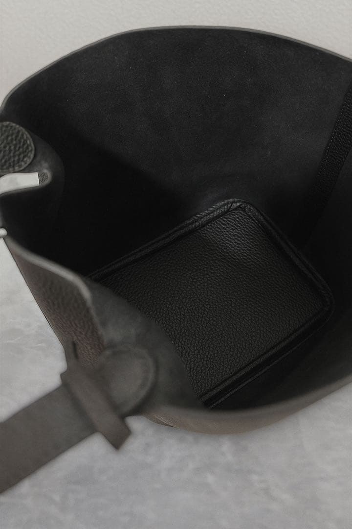 本革 高級 キューブバッグ バケツ型バッグ 黒 ハンドバッグ 高見え pm