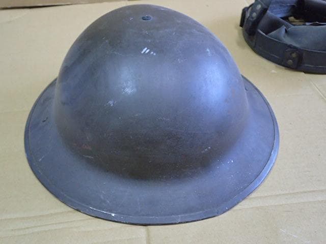 ミリタリー　アーミー　イギリス軍ヘルメット実物